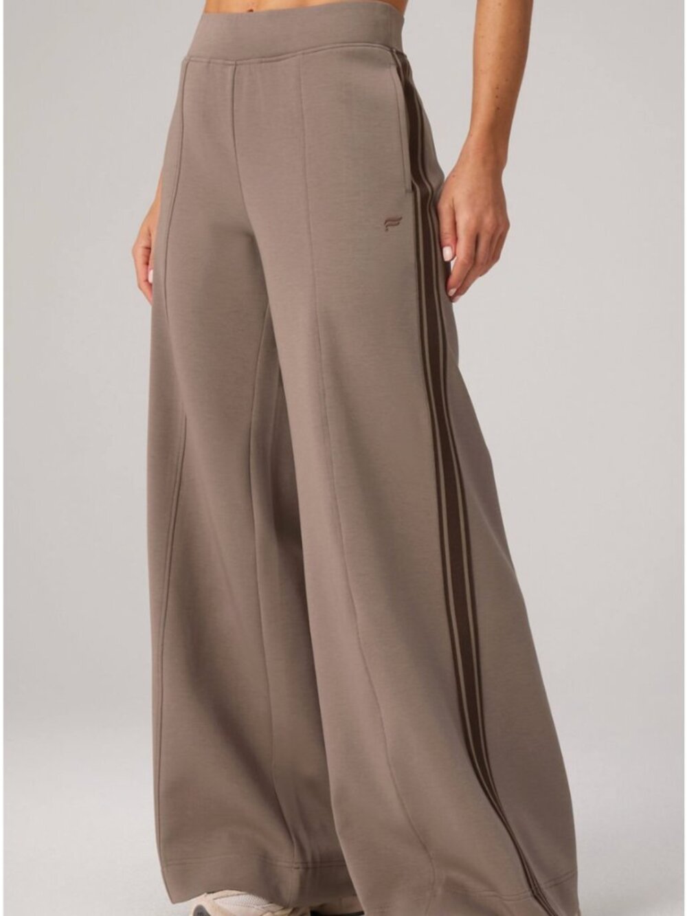 Elevated Track Pant (XS) & Mesh Low Impact Bralette (S) Set | Fabletics - Picture 2 of 6